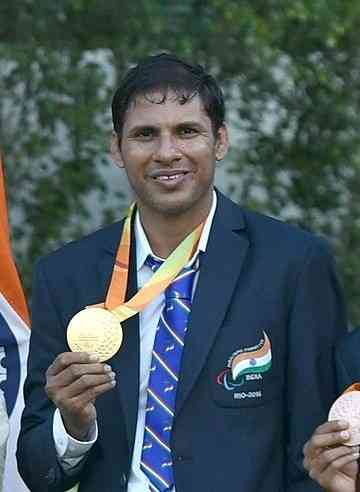 Devendra Jhajharia visits Rajasthan School for PM Modi's 'Meet the Champions' initiative