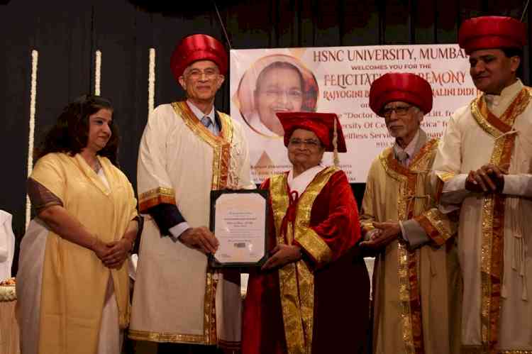 Dr. Niranjan Hiranandani, Provost, HSNC University felicitates Rajyogini Brahma Kumari Nalini Didi ji on being conferred Doctorate Degree