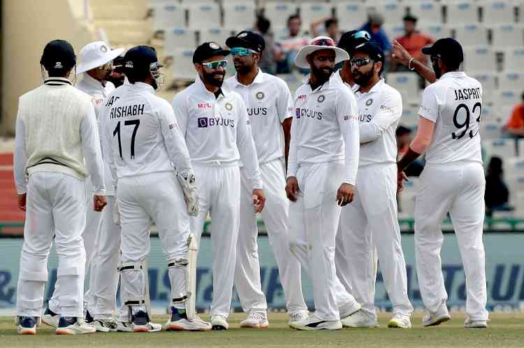 Pink ball Test, Day 2: India declare second innings at 303/9
