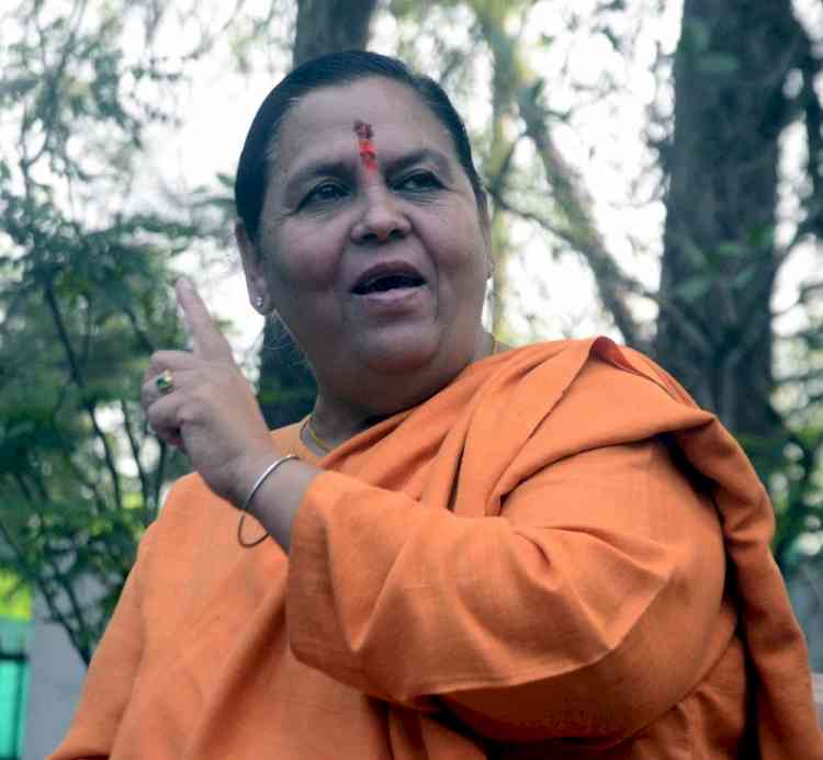 Uma Bharti vandalises liquor shop in Bhopal