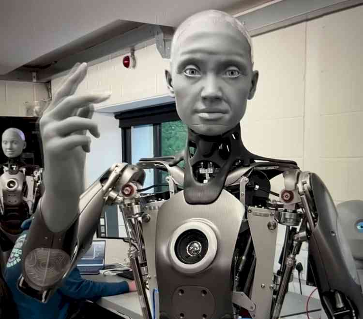 Robots with realistic pain expressions can cut error, bias by doctors