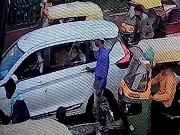 Ex-MP Vijay Goel's mobile snatched, recovered within 4 hours