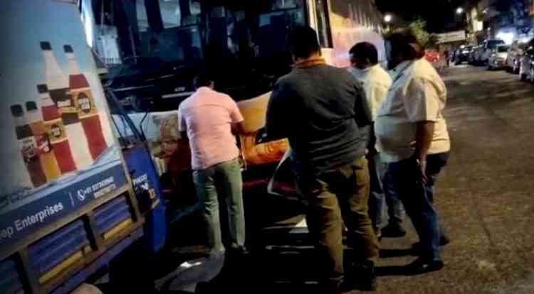 MNS activists damage IPL team bus in Mumbai, 5 nabbed