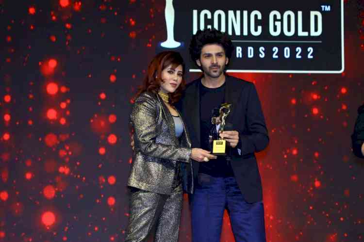 Warda Nadiadwala awarded as Iconic Stylish Producer of Year 2022