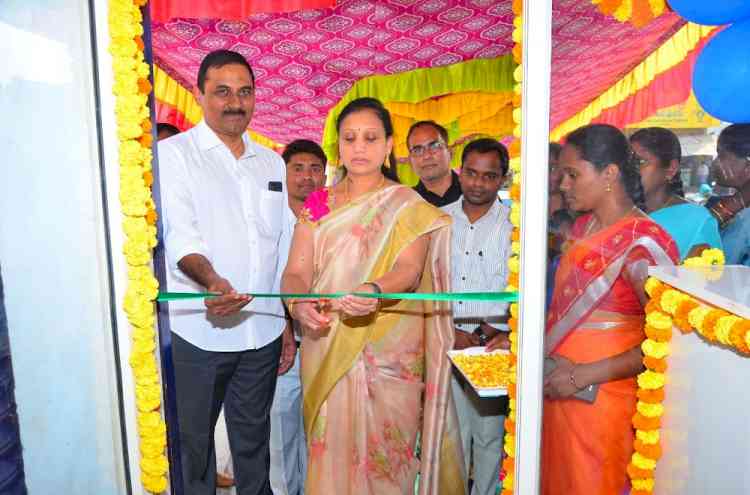 MLA Challa Dharma Reddy launches 5th Vision Centre of Sharat MaxiVision in Parakala