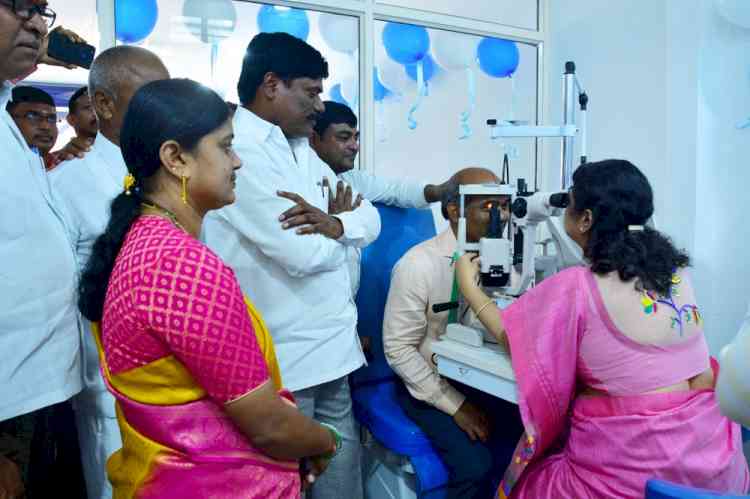 MLA Peddi Sudarshan Reddy unveiled 6th Vision Centre of Sharat MaxiVision in Narasampet