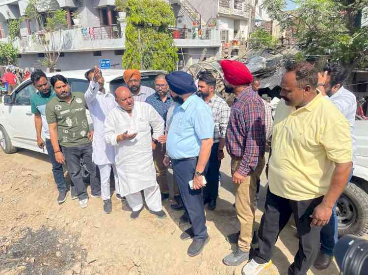 MLA Gurpreet Bassi Gogi directs MC officials to ensure embankments of Budha Nullah are beautified