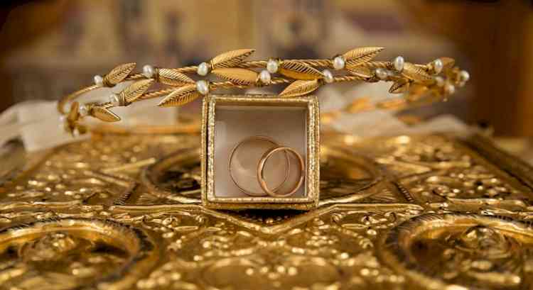 Gold, asset devaluation pulls India's forex reserve down by $2.597 bn