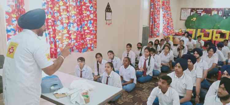 108 Ambulance organizes First Responder Program at Amritsar Public School
