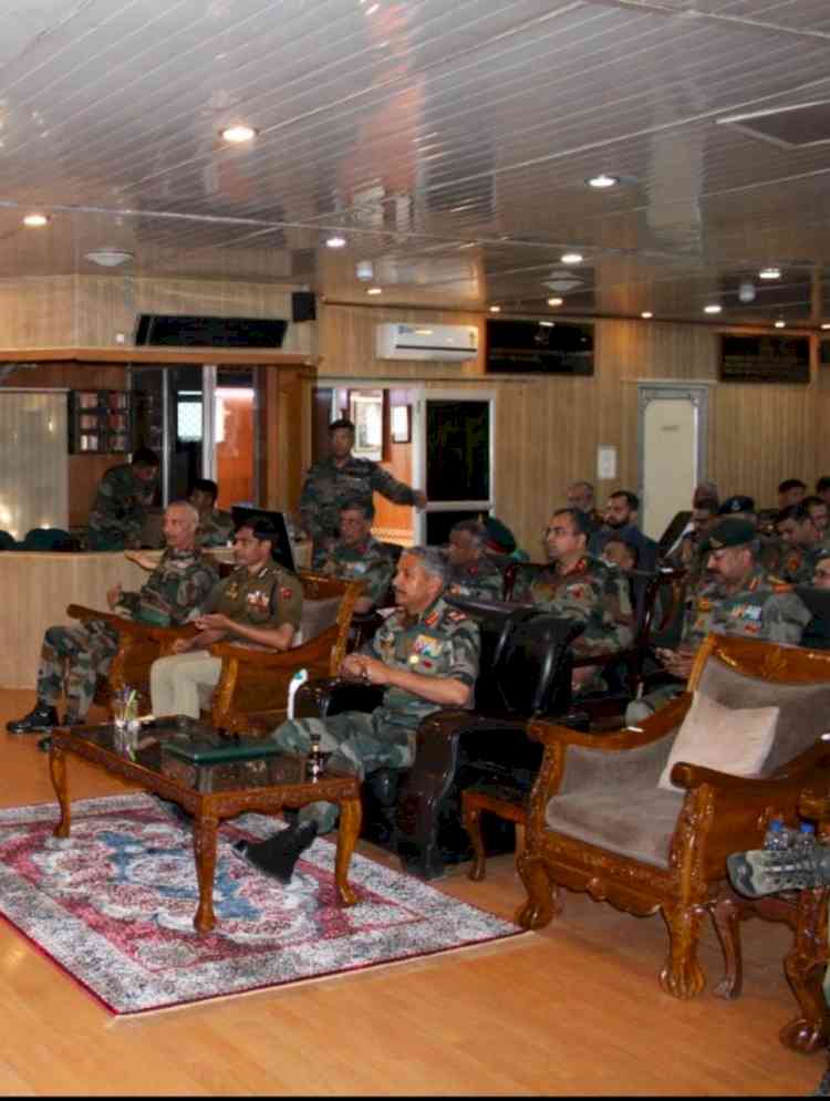 Srinagar Corps Commander chairs security review conference in Kashmir