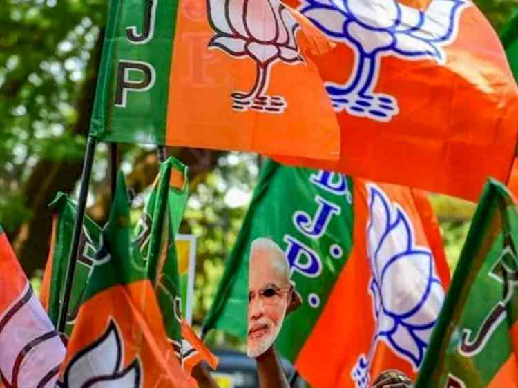 Woman attempts immolation outside BJP office in Lucknow