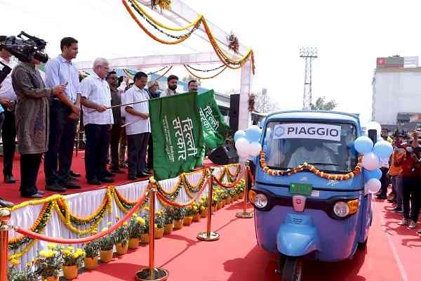 Piaggio delivers first lot of Ape Electrik to customers of Switch Delhi initiative