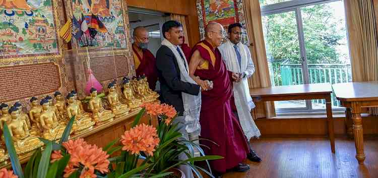 Dalai Lama grants special audience to senior local officials