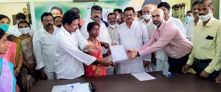 Andhra Pradesh Housing Minister Cherukuvada Sri Ranganadha Raju distributed IIFL Home Loan sanction letters to BLC-PMAY(U) beneficiaries