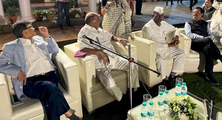 Gadkari, Sanjay Raut at dinner for Maha MLAs at Pawar's residence