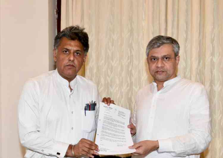 MP Manish Tewari meets Railway Minister raises issues of his constituency with him