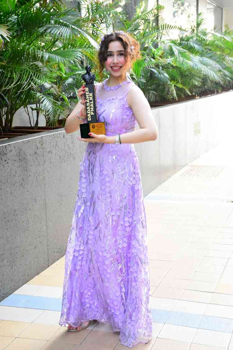 Himanee Bhatia wins Best actress Dadasaheb Phalke Award 2022 for film Blink
