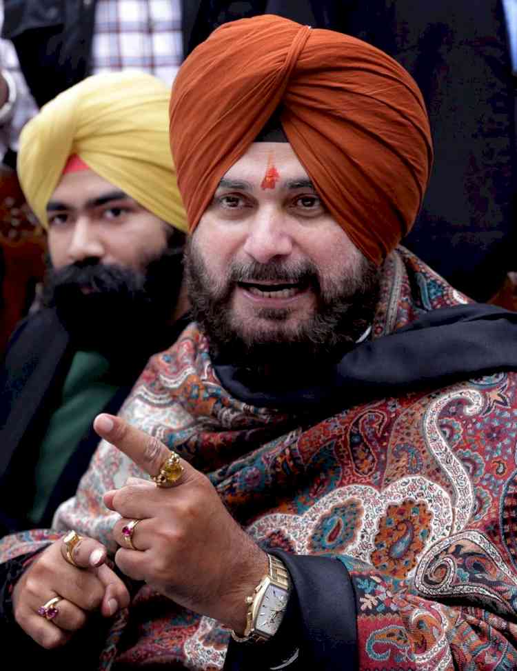 Sidhu slams Punjab govt on law and order situation