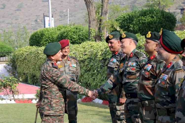 Northern Army commander reviews security scenario in Kashmir