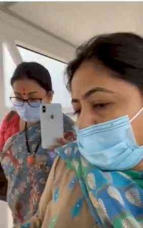 Mahila Cong chief confronts Smriti Irani on inflation during flight