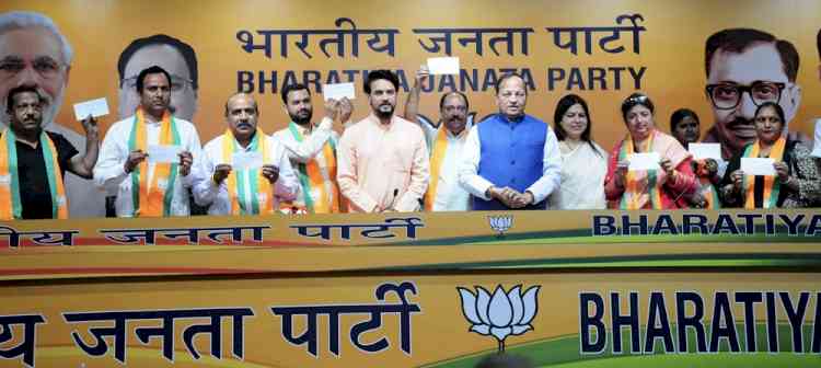AAP Himachal Pradesh women wing chief, others join BJP