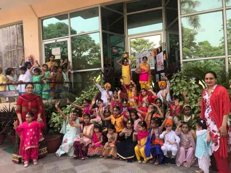 Adarsh Public Smart School (APS 20) celebrated Baisakhi Festival 