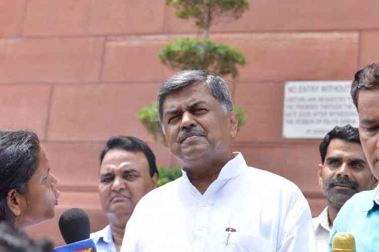 Complaint filed against Cong MLC Hariprasad for calling K'taka Home Min 'drug addict'