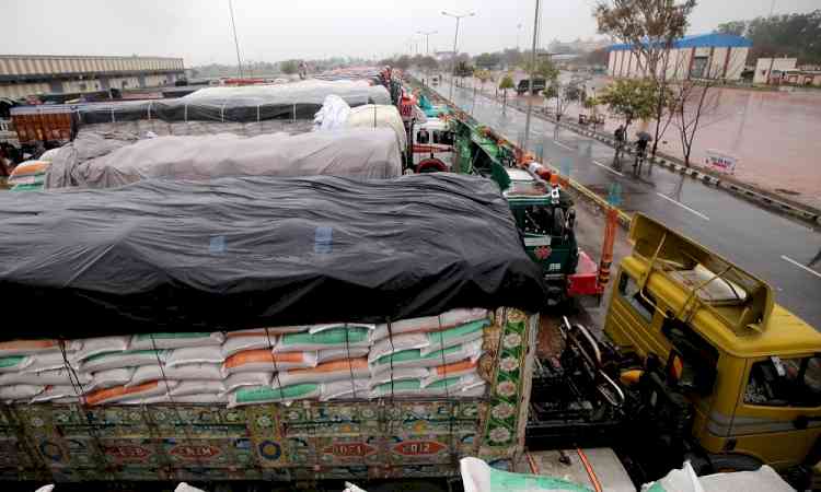 Paddy trucks from Andhra denied entry into Telangana