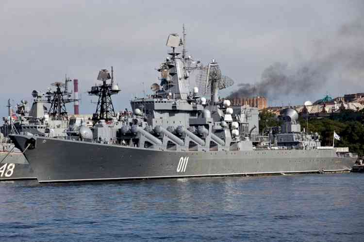 Indian naval officers mourn the loss of Moskva