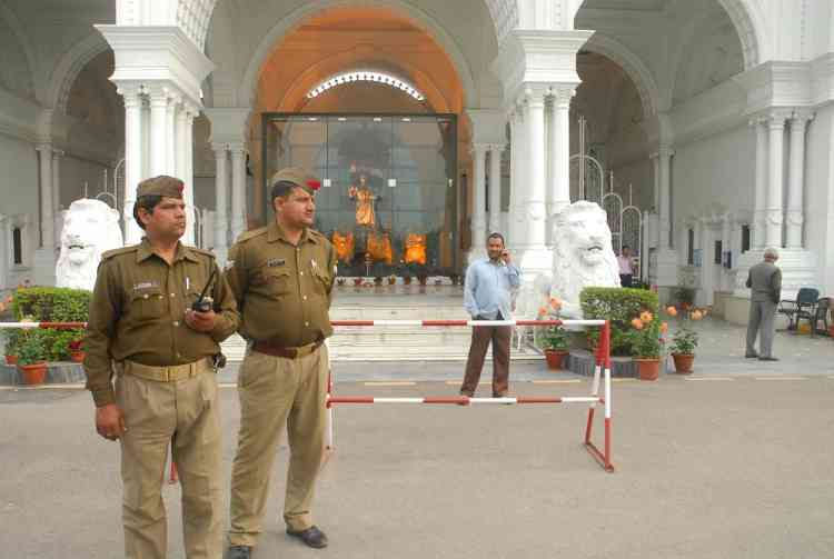 Yogi govt cancels leaves of police personnel till May 4