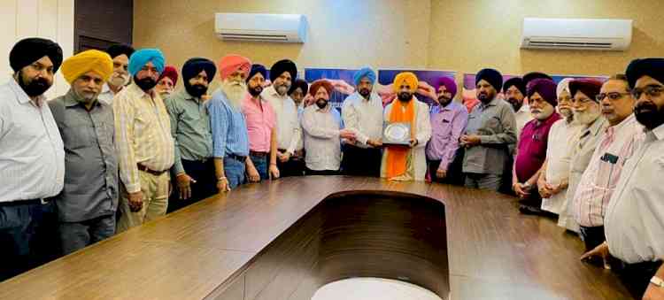 Ramgarhia Foundation honored Khanna MLA 