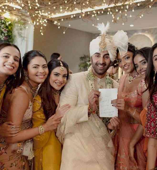 Ranbir-Alia wedding: New pic shows Ranbir pledging Rs 12 lakh to bridesmaids
