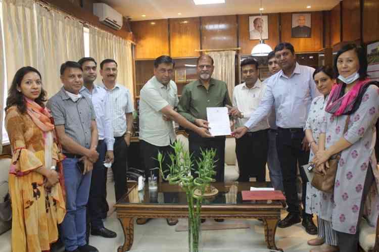 Teachers of UIET meet VC PU 