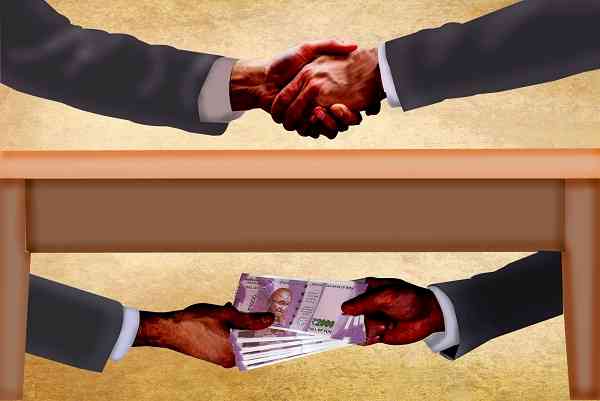 CBI arrests two CGST officials for taking bribe