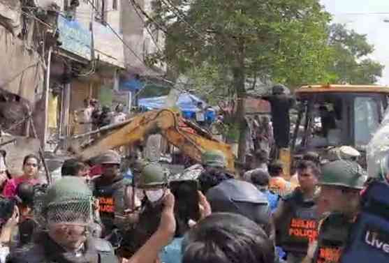 SC stops demolition drive in Jahangirpuri till further orders