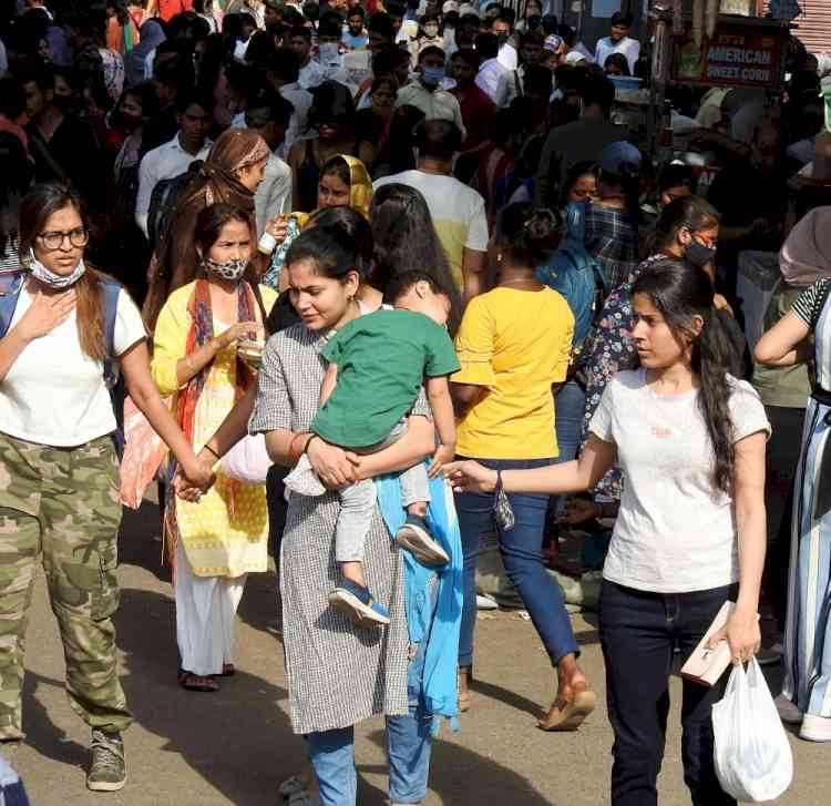 Delhi restores fine for not wearing mask at public places