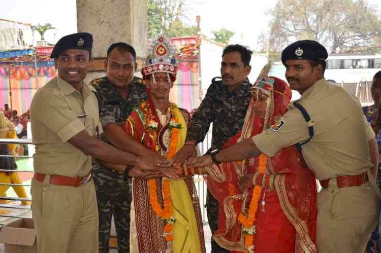 Odisha police organises marriage of two surrendered Maoists