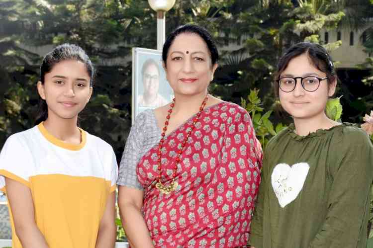 KMV’s Palak bags top position in B.Sc.Biotechnology semester I results