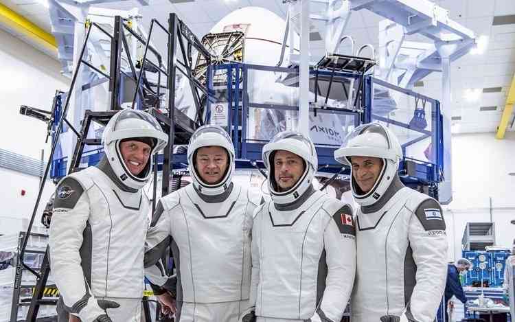 First private space mission astronauts return to Earth