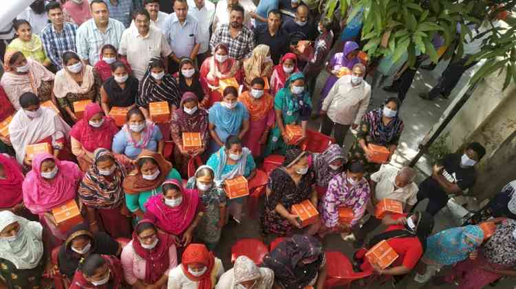 DC distributes 150 hygiene kits among Safai Karamcharis
