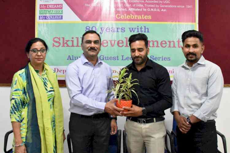 Workshop on Promotional Photography organized in Doaba College