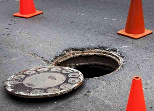 Two die in Delhi sewer