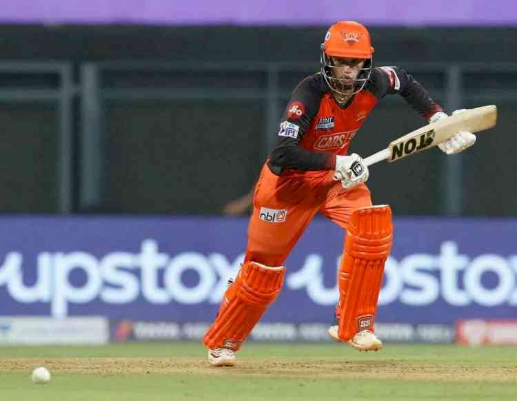 IPL 2022: Abhishek, Markram fifties; Shashank's late blitz power Hyderabad to 195/6 against Gujarat