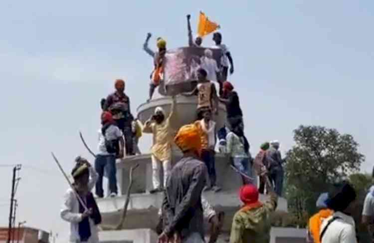 Curfew after massive clash between Shiv Sena, pro-Khalistan activists in Patiala (Lead)