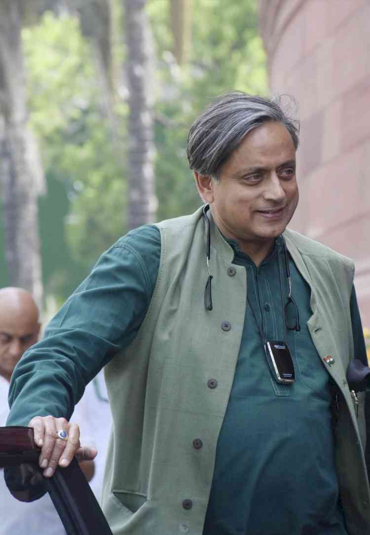 Tharoor takes dig at Kejriwal's sitting posture, BJP's reaction