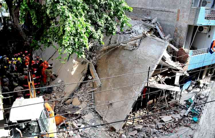 One held over building collapse in south Delhi