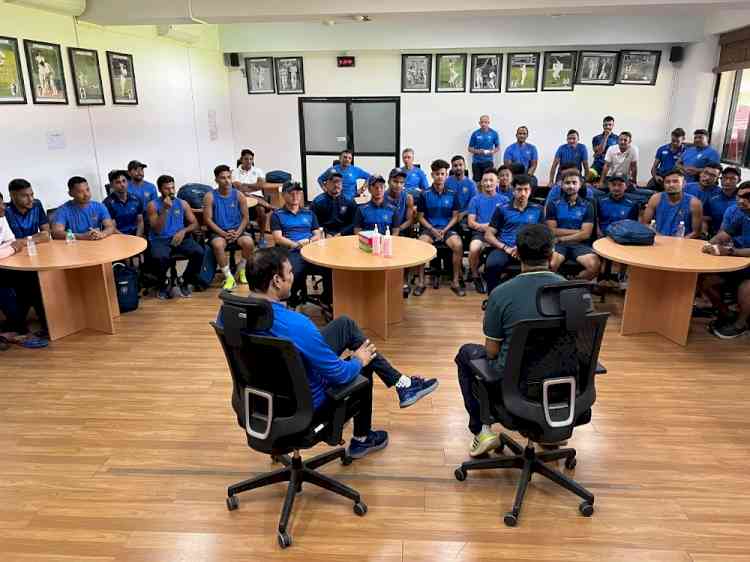 Rahul Dravid interacts with players from northeast and plate group
