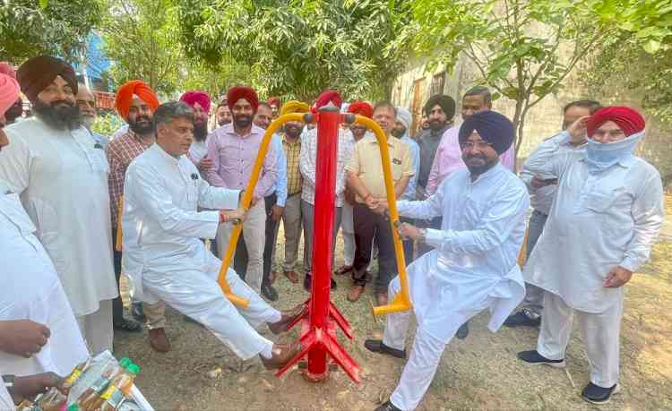 Tewari donates open air gymnasiums worth Rs 20 lakhs to Mohali and Chandigarh 