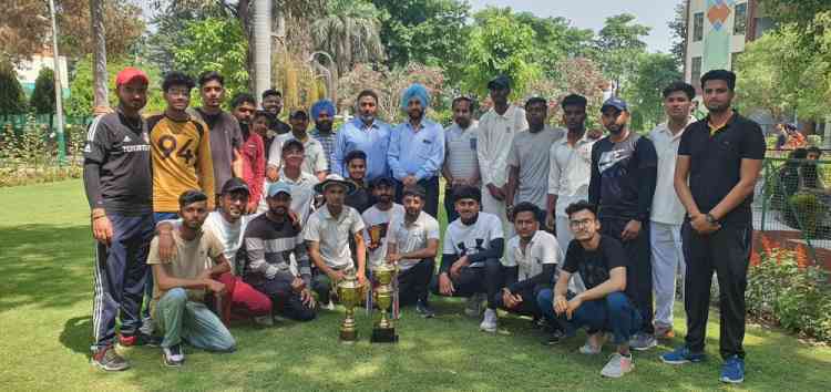 Friendly Cricket Match in Lyallpur Khalsa College