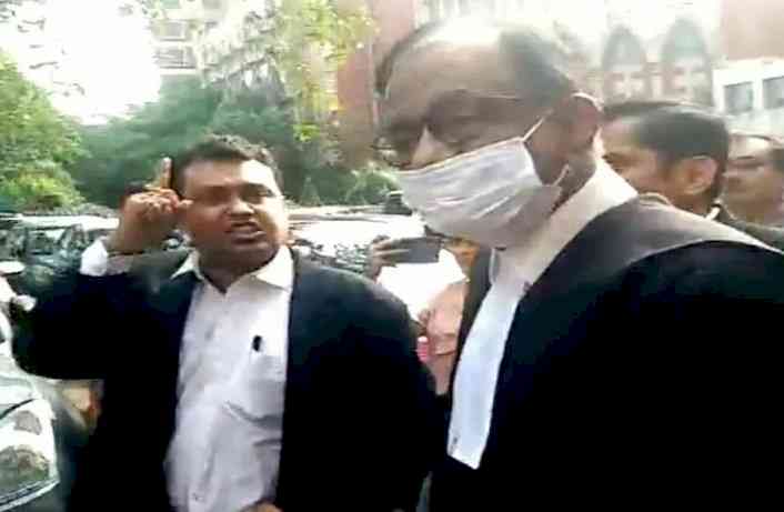 Chidambaram faces heat from Congress-affiliated lawyers at Calcutta HC
